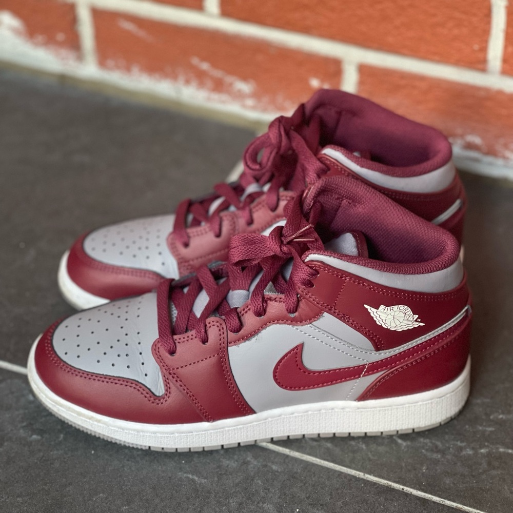 Jordan 1 Mids Size 6Y